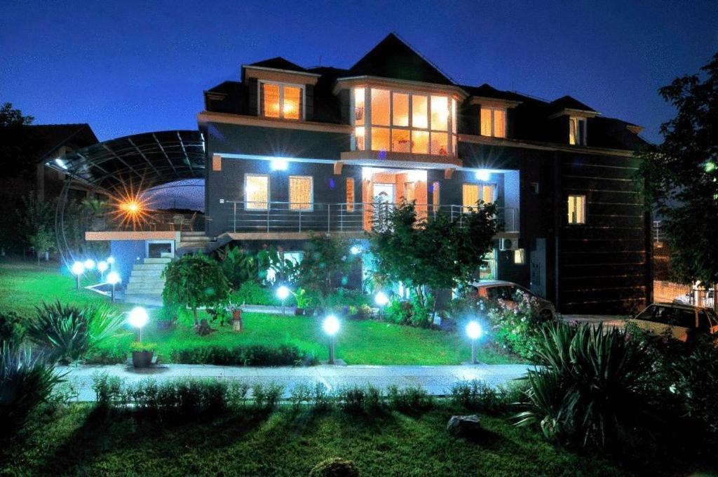 Garni Hotel Lama Kragujevac Ngoại thất bức ảnh