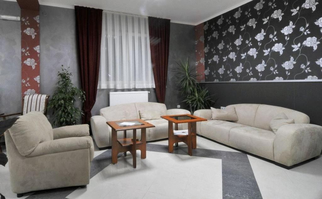 Garni Hotel Lama Kragujevac Ngoại thất bức ảnh