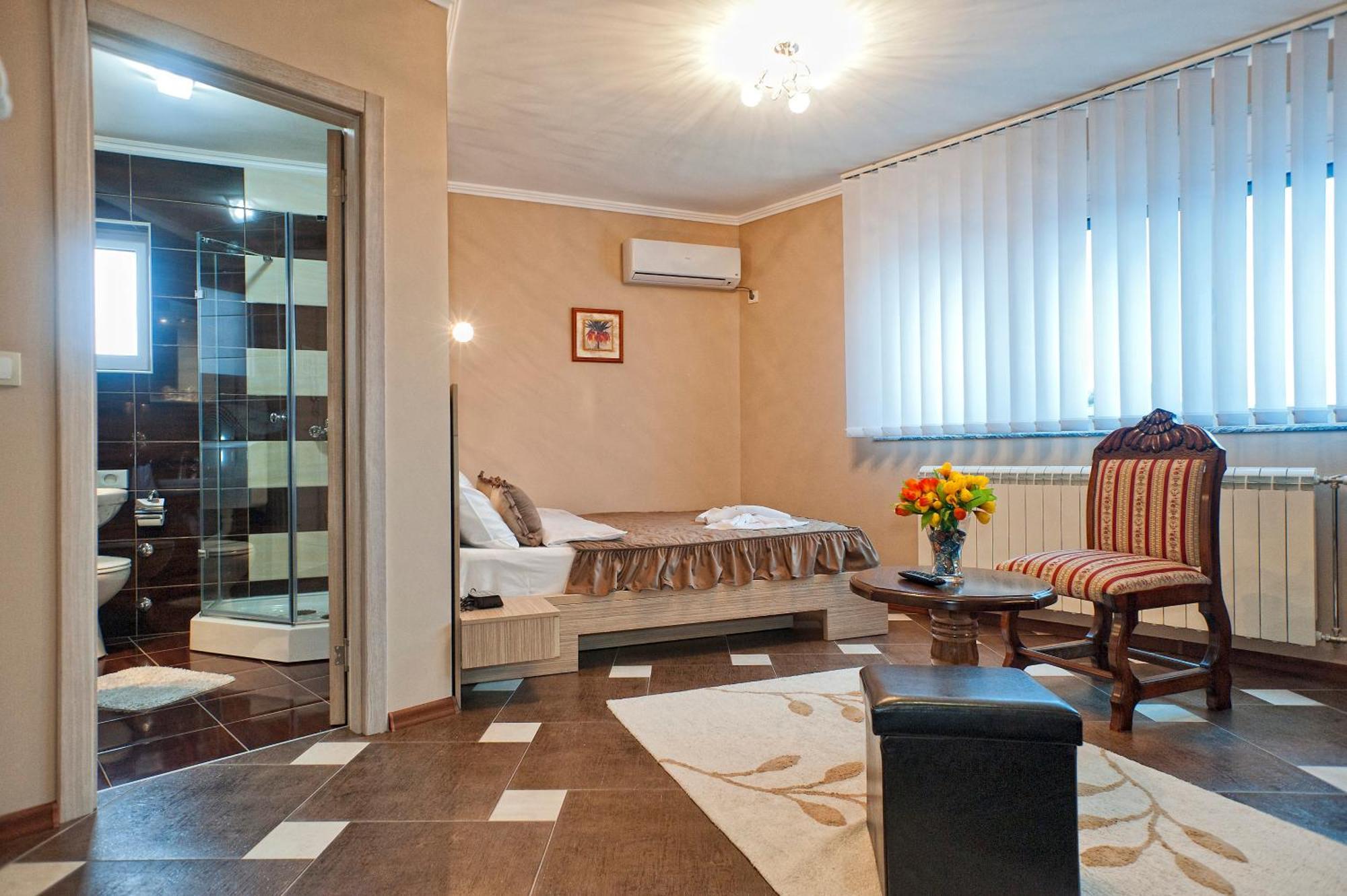 Garni Hotel Lama Kragujevac Ngoại thất bức ảnh