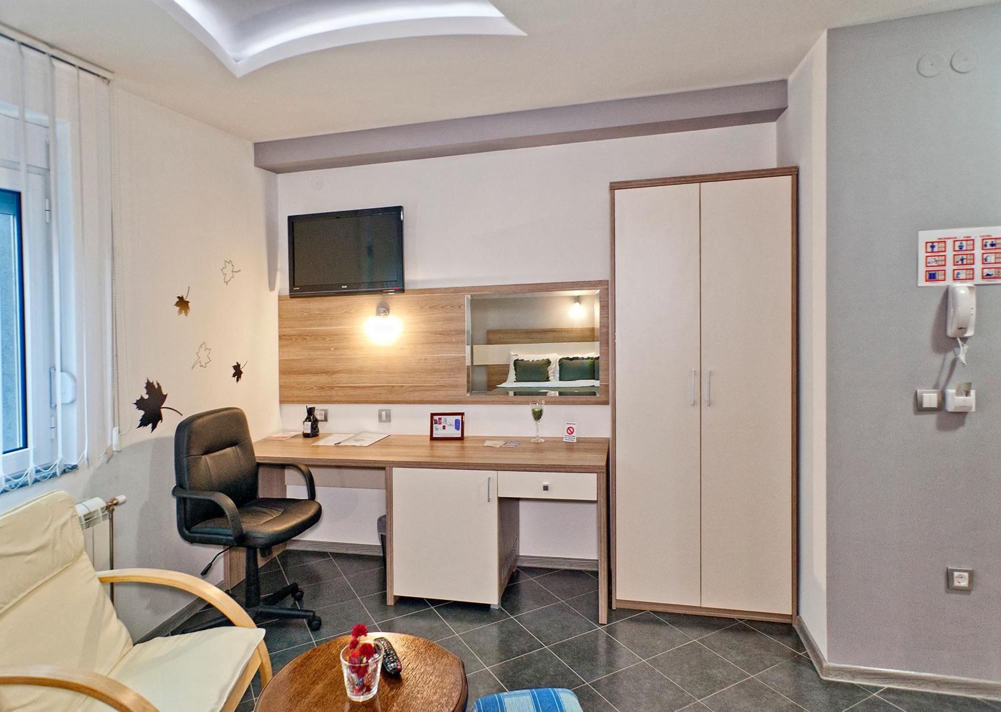 Garni Hotel Lama Kragujevac Ngoại thất bức ảnh