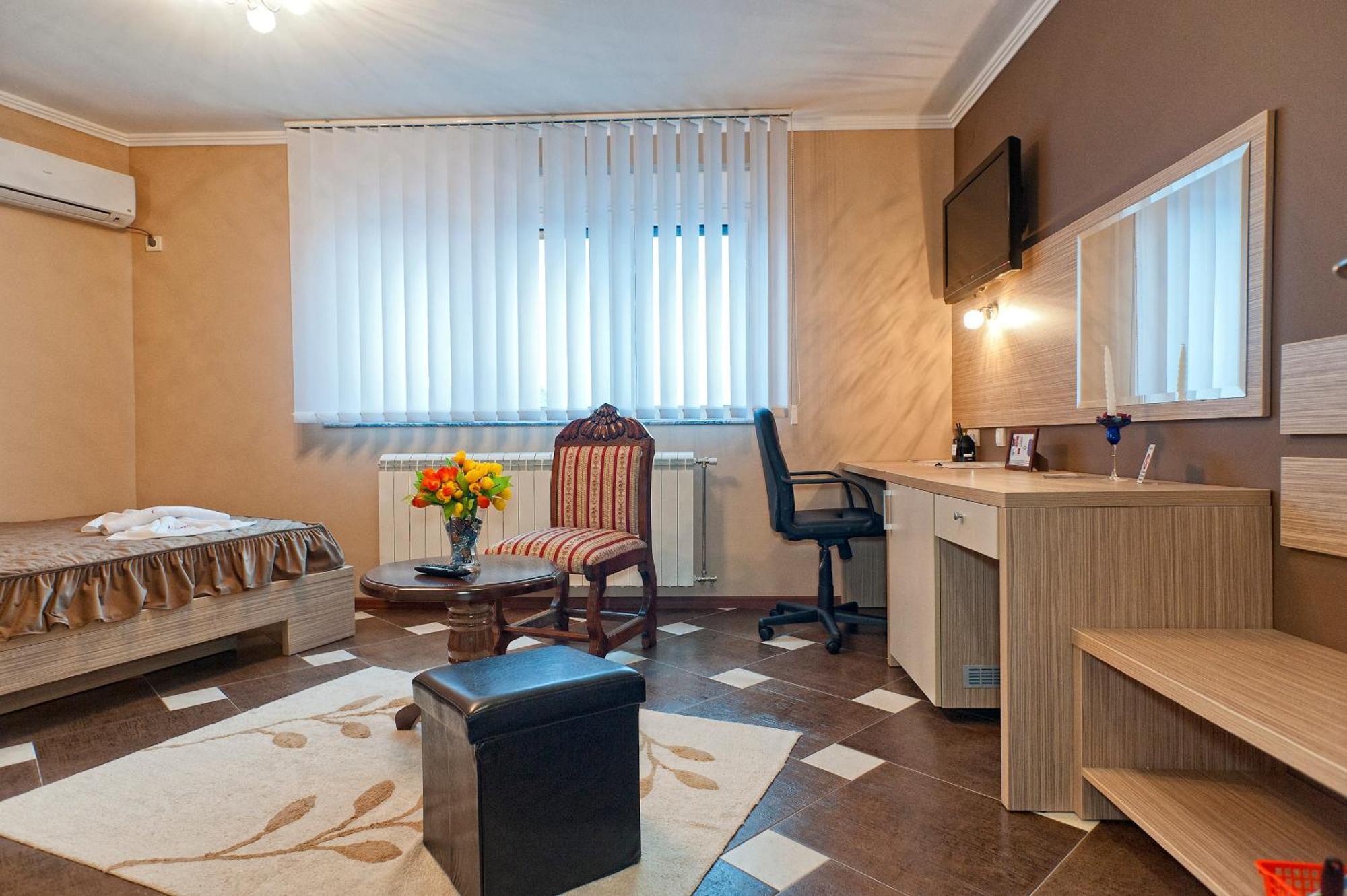 Garni Hotel Lama Kragujevac Ngoại thất bức ảnh