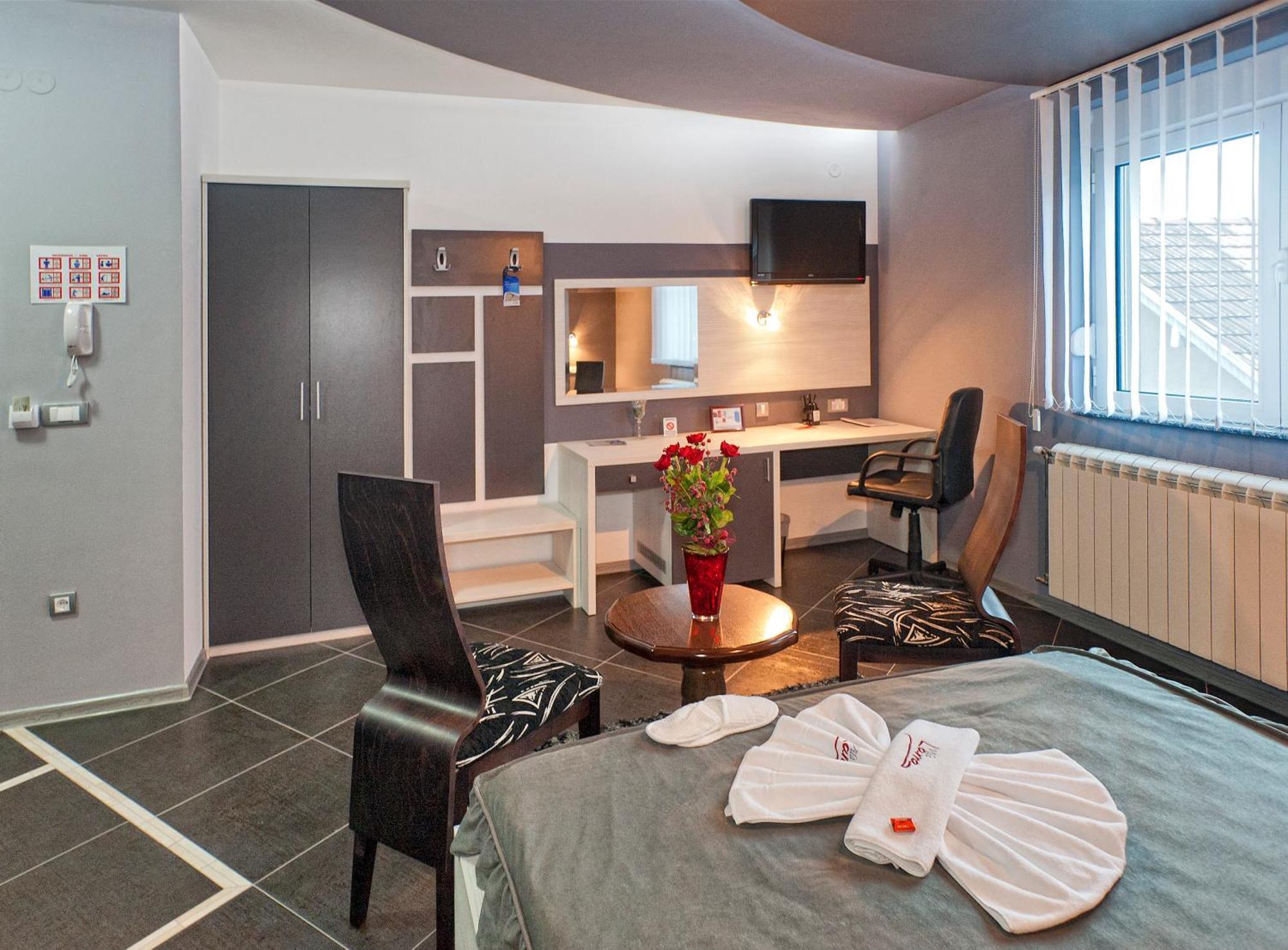 Garni Hotel Lama Kragujevac Ngoại thất bức ảnh