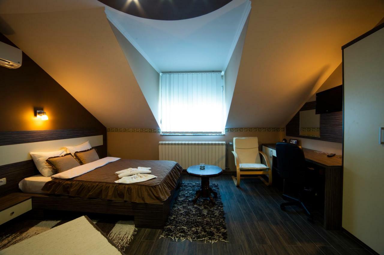 Garni Hotel Lama Kragujevac Ngoại thất bức ảnh
