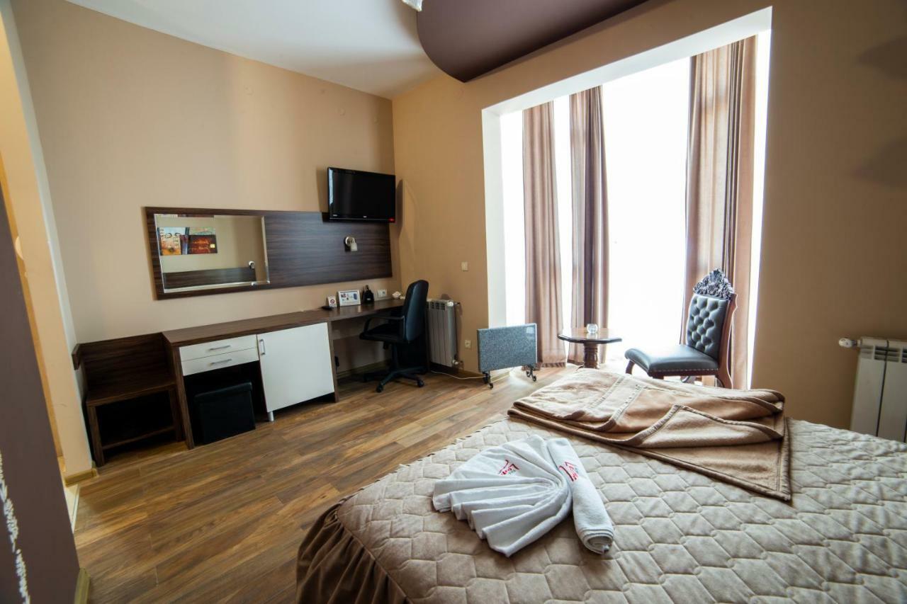 Garni Hotel Lama Kragujevac Ngoại thất bức ảnh