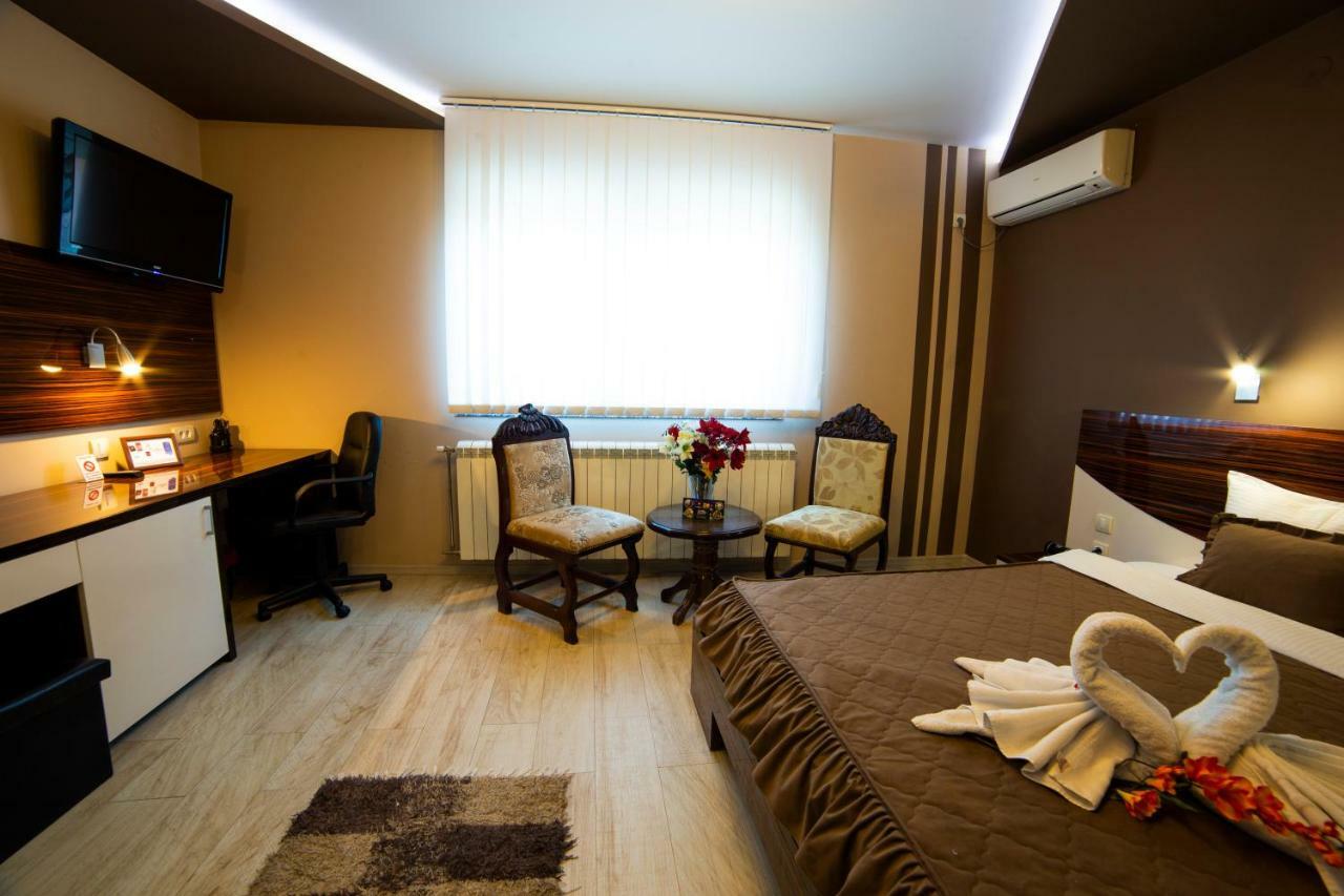 Garni Hotel Lama Kragujevac Ngoại thất bức ảnh