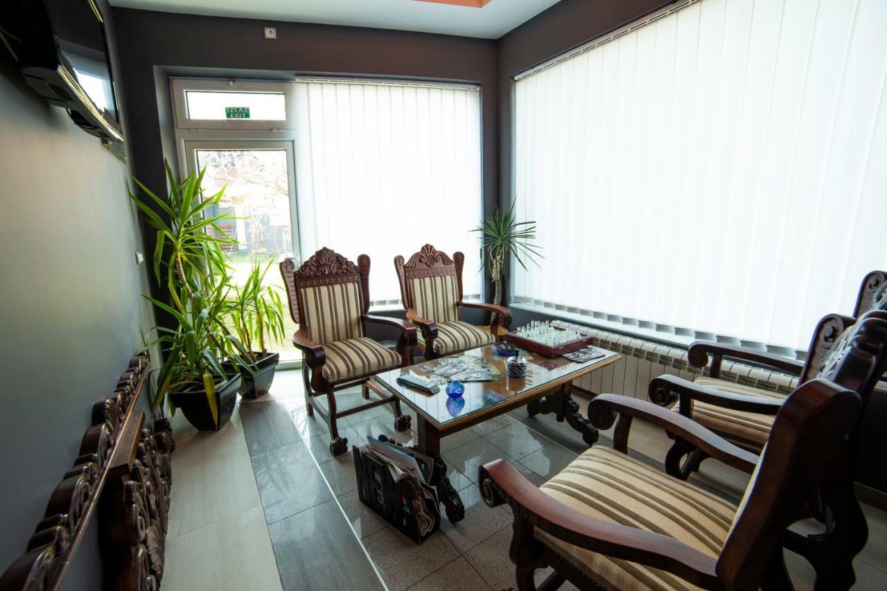 Garni Hotel Lama Kragujevac Ngoại thất bức ảnh
